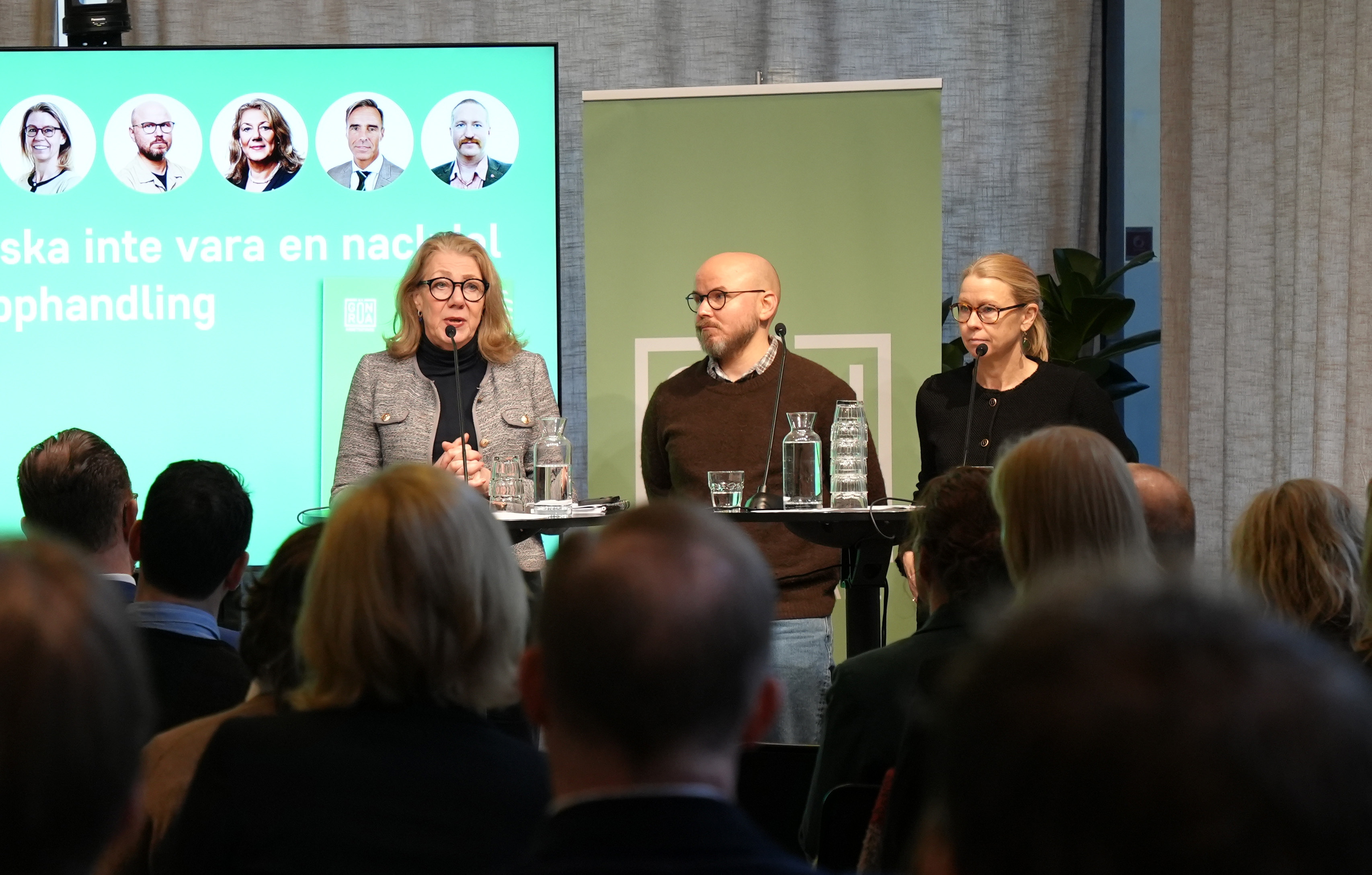 Bild på Ellen Hausel Heldahl, jurist på Svenskt Näringsliv, Mattias Schulstad, utredare på LO och Karin Peedu, upphandslingsstrateg på SKR.