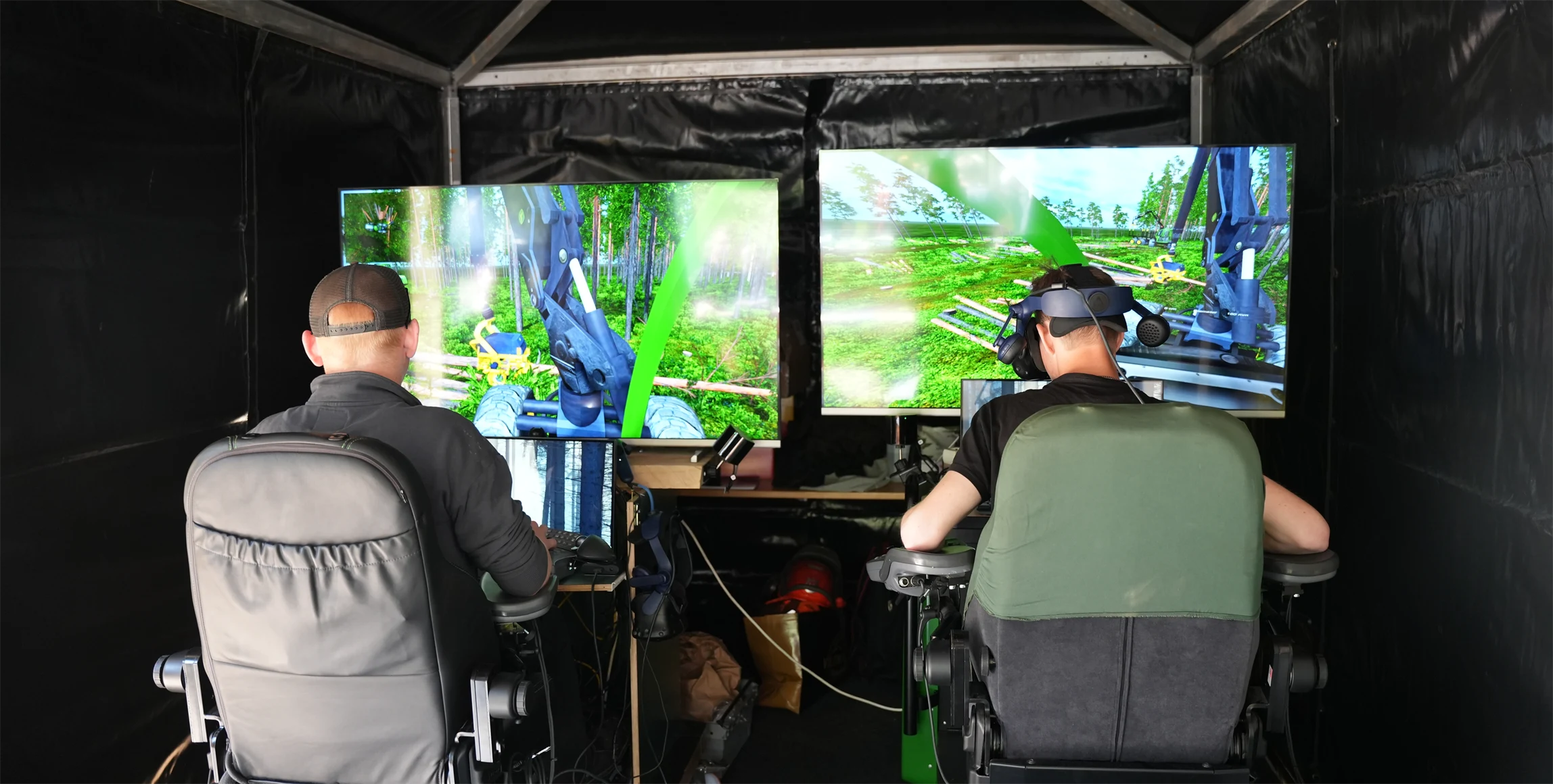 På Campus Wood, ett område på Elmia Wood inriktat på utbildning och kompetensutveckling inom skogsnäringen, fanns möjlighet att bekanta sig med skogsmaskiner i spelet Farming simulator.