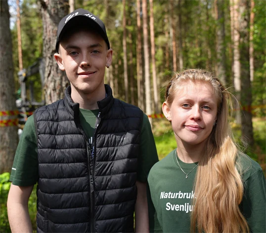  Eleverna Erik Lans och Frida Alfredsson på Naturbruksskolan Svenljunga som coachat gamingprofilerna.